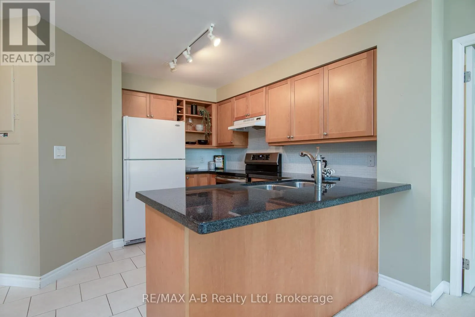 202 - 400 ROMEO STREET N, #202