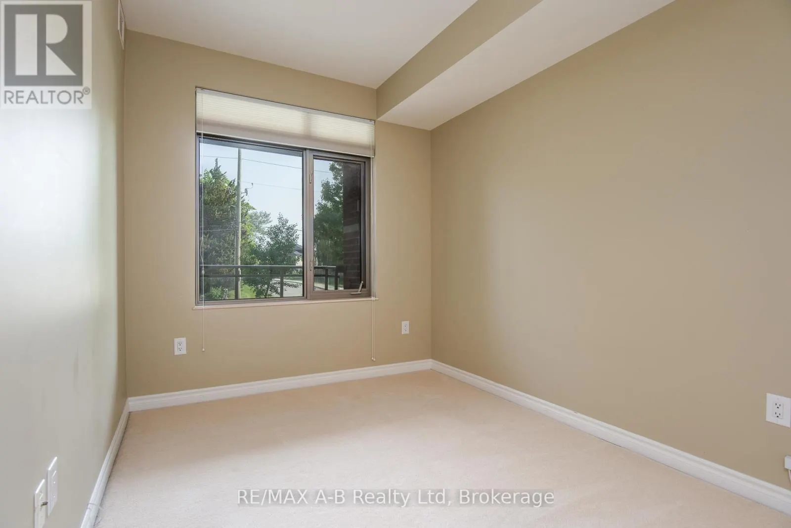 202 - 400 ROMEO STREET N, #202
