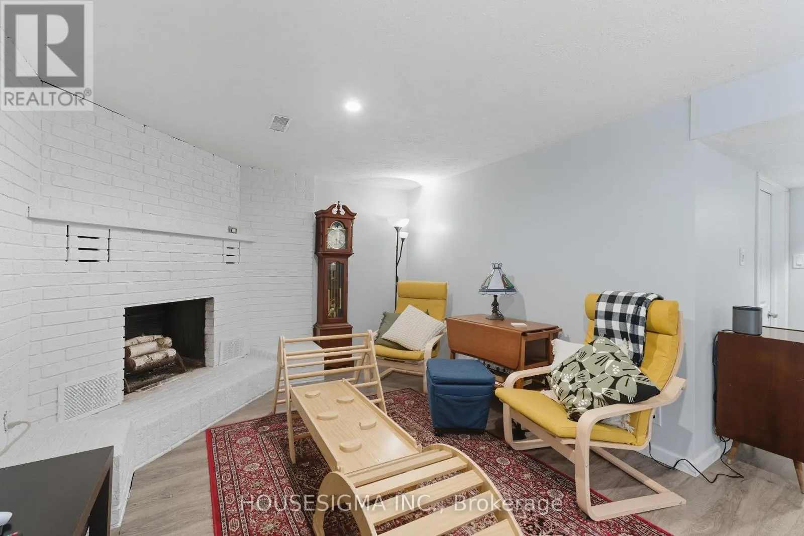 132 FOREST GLEN CRESCENT