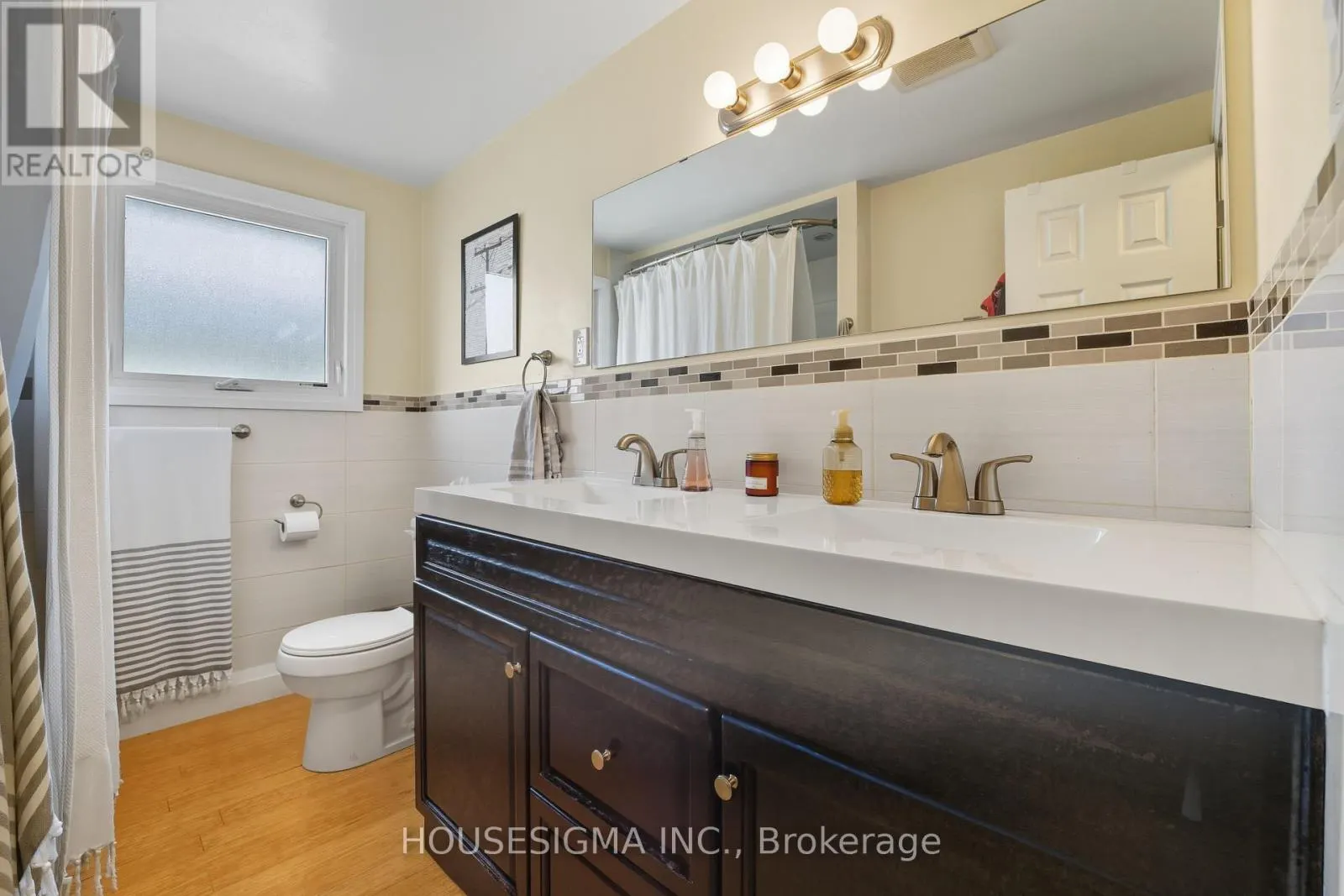 132 FOREST GLEN CRESCENT