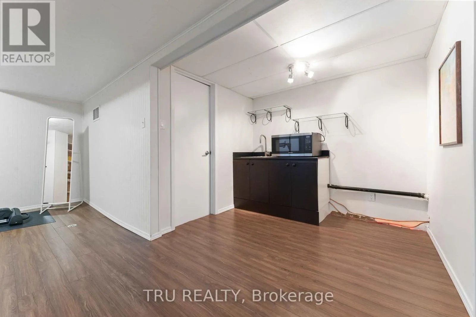 30 SHEARER CRESCENT