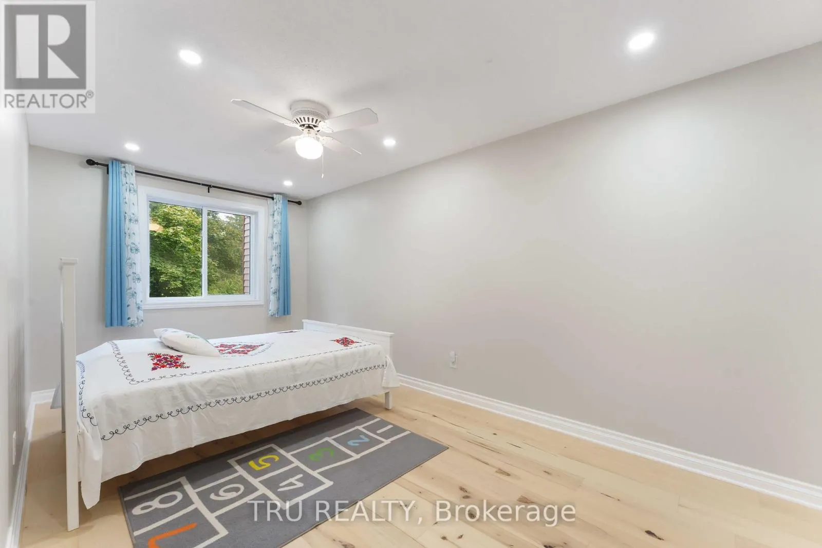 30 SHEARER CRESCENT