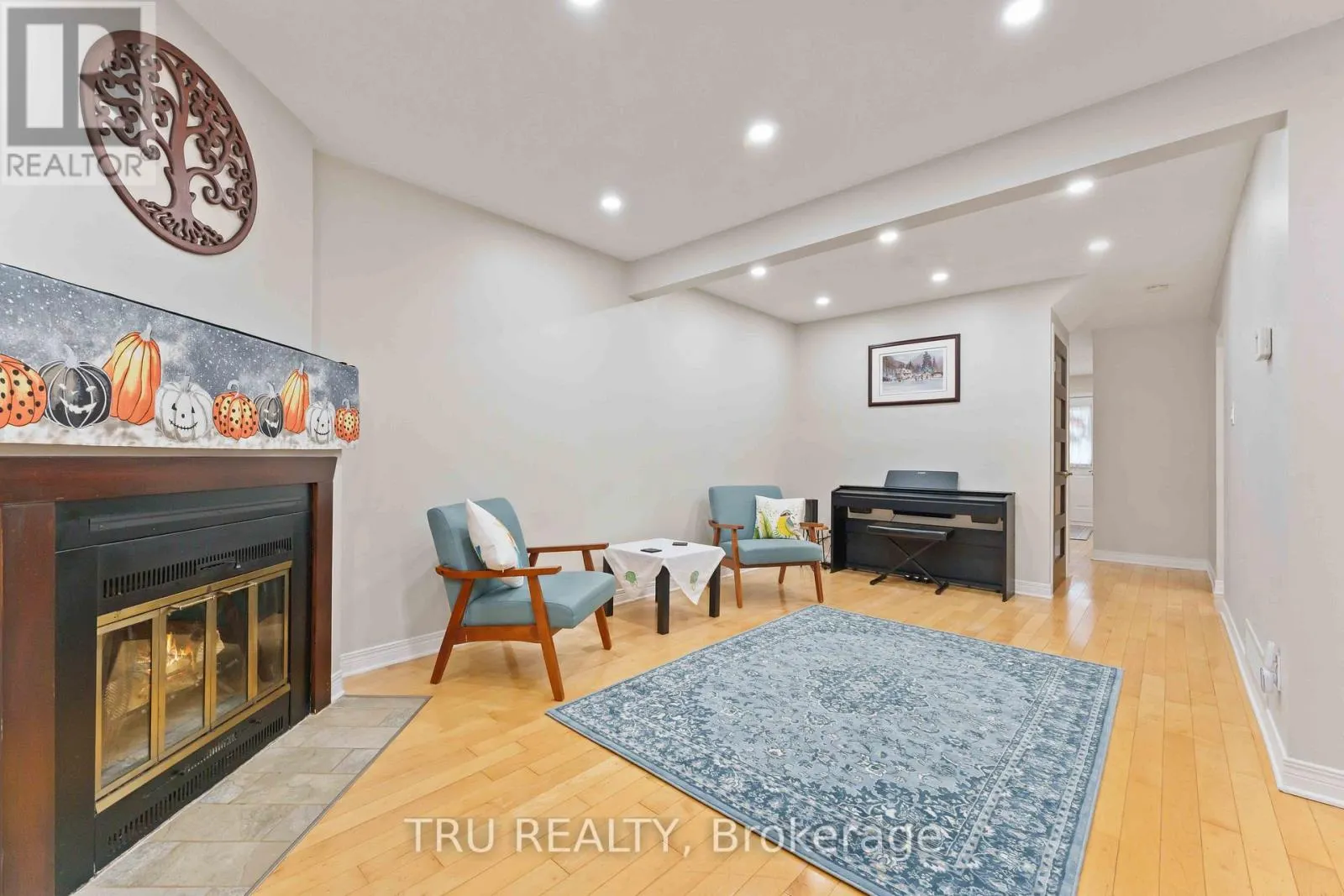 30 SHEARER CRESCENT