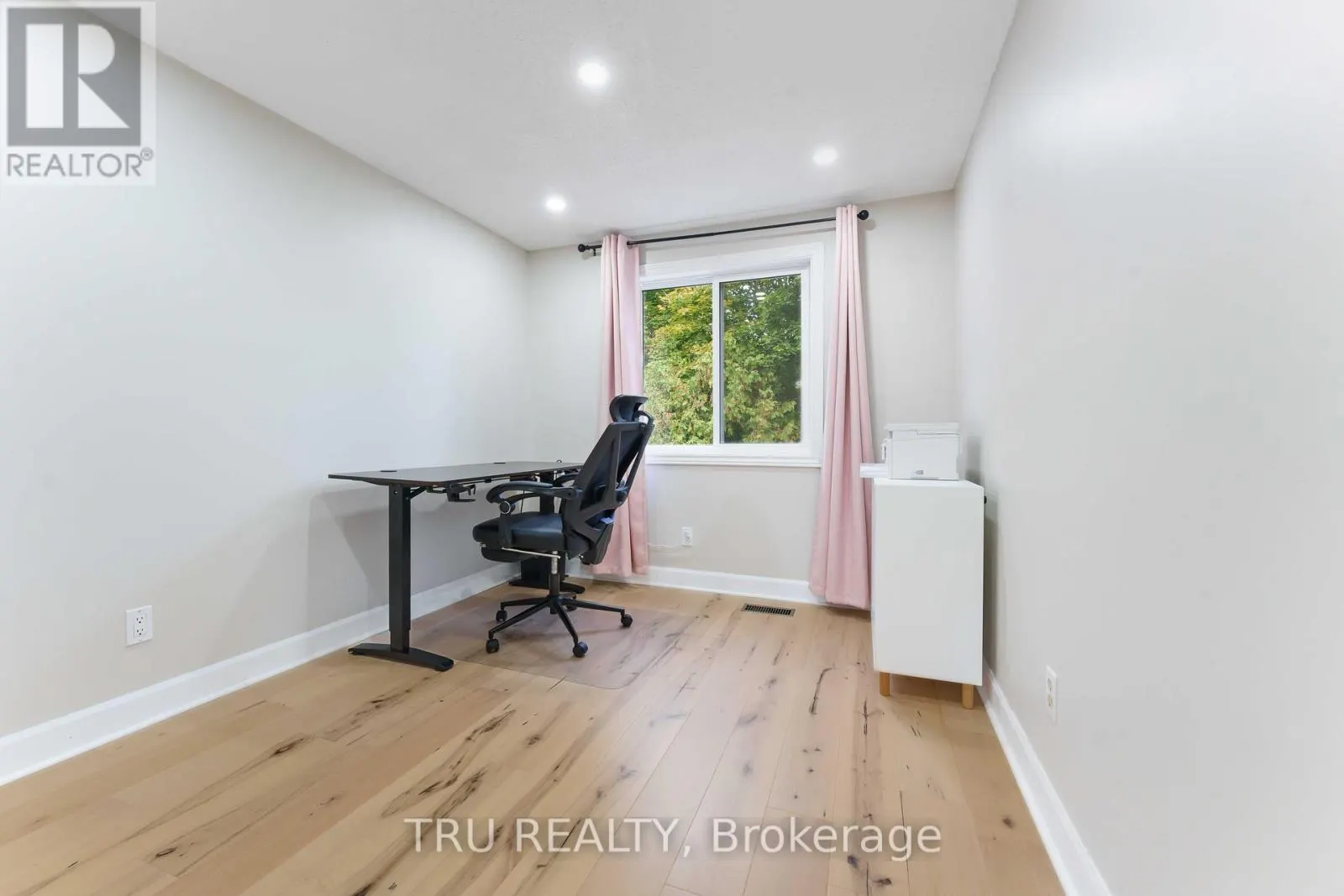 30 SHEARER CRESCENT
