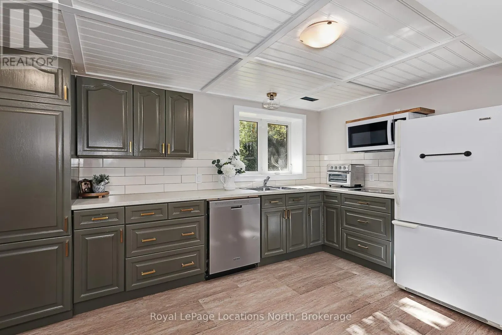 103478 GREY 18 ROAD