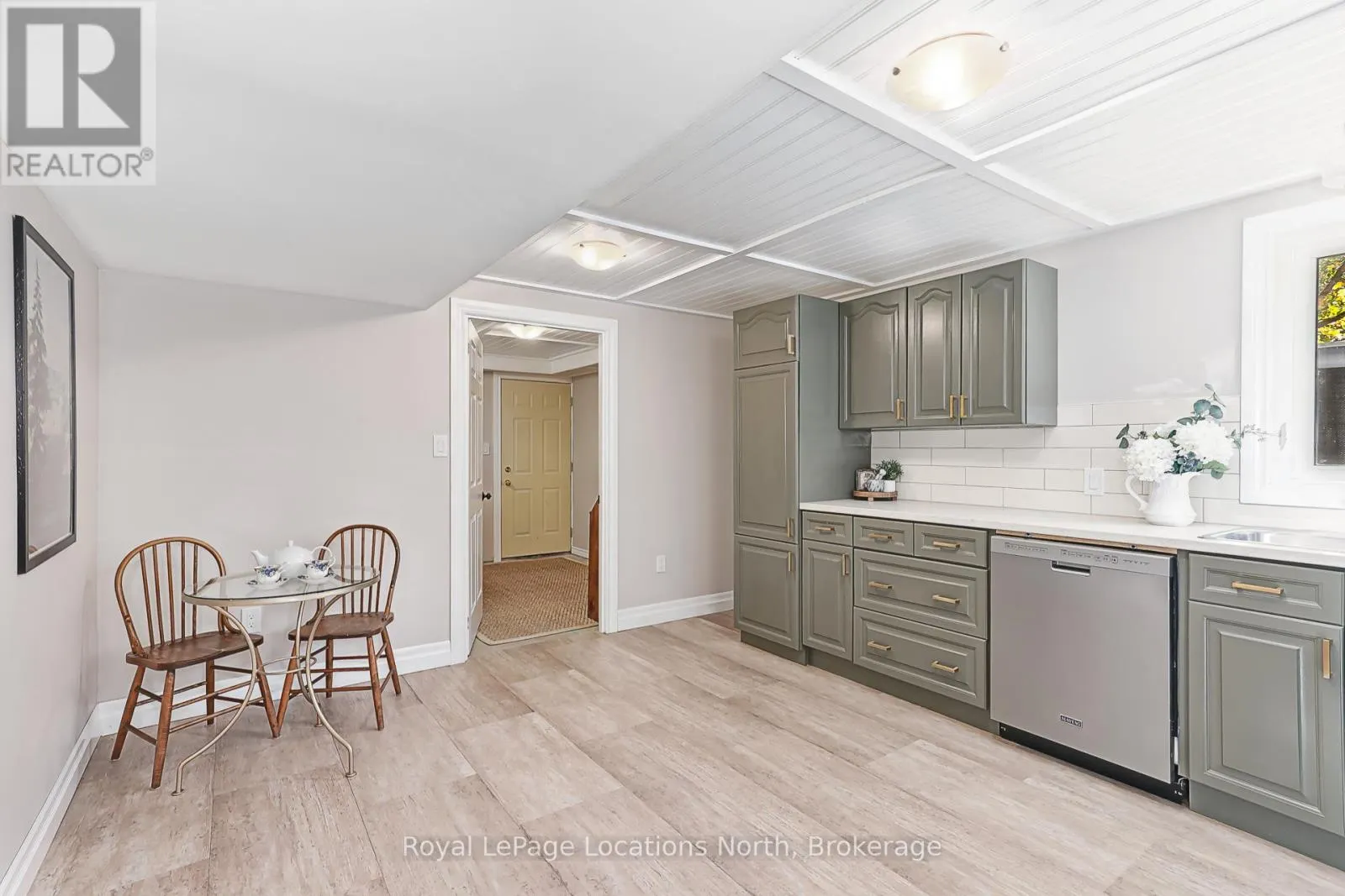 103478 GREY 18 ROAD