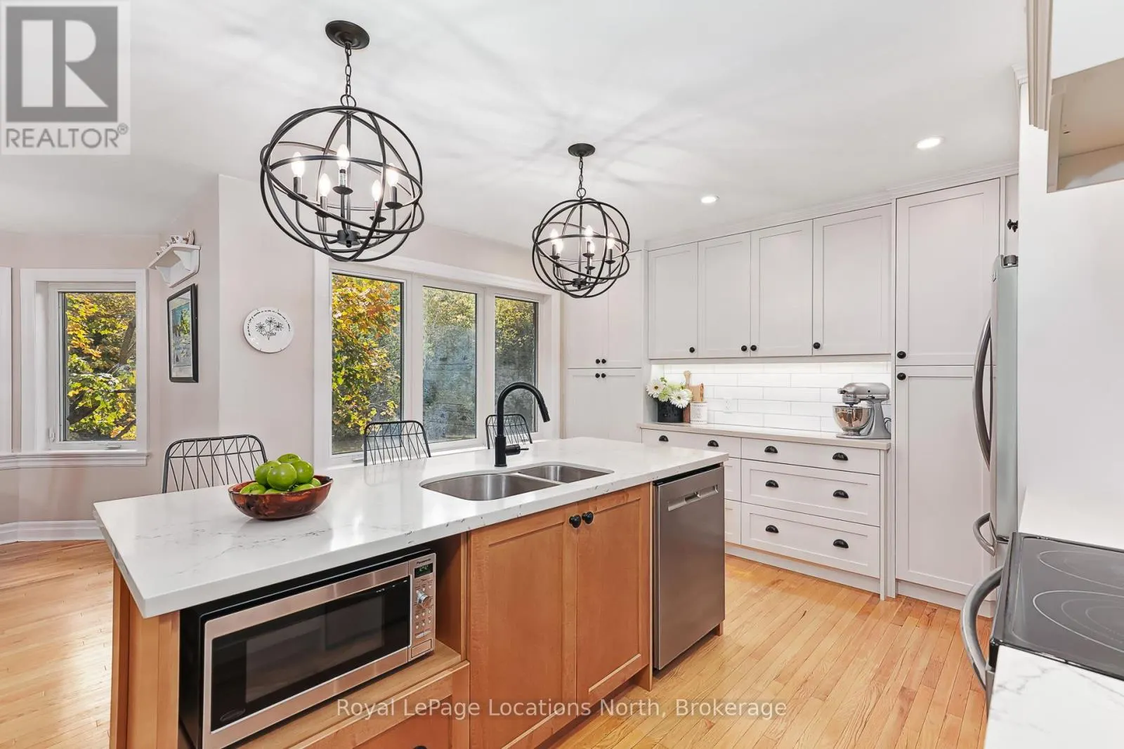 103478 GREY 18 ROAD