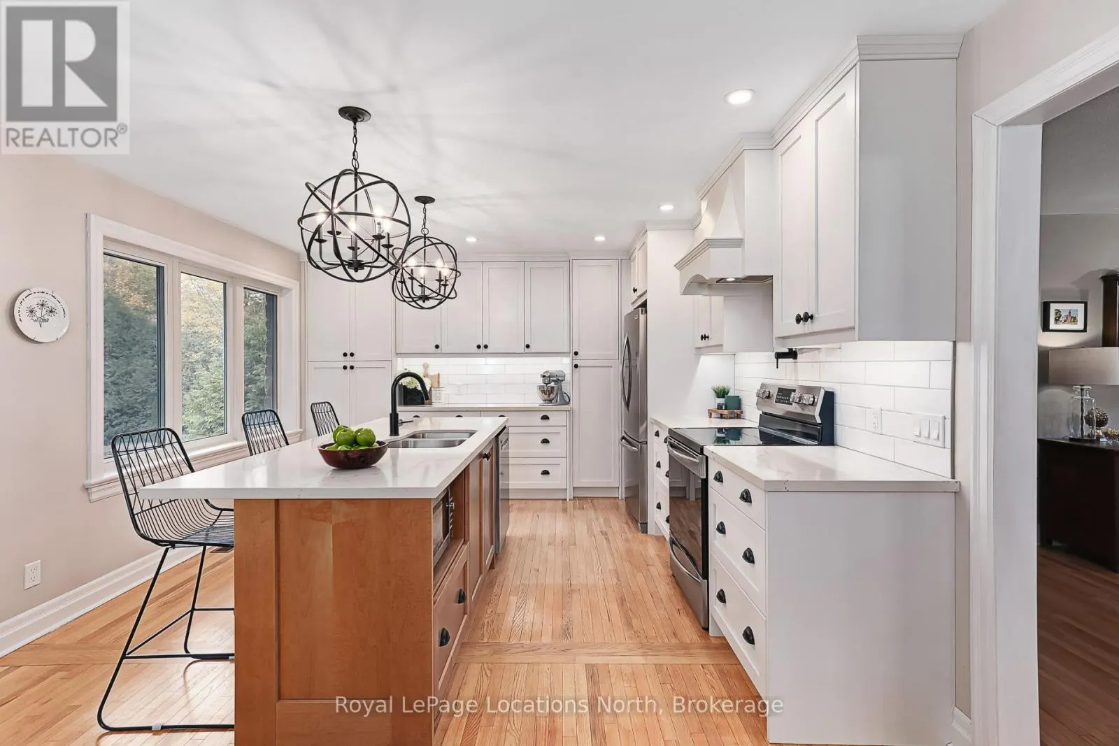 103478 GREY 18 ROAD
