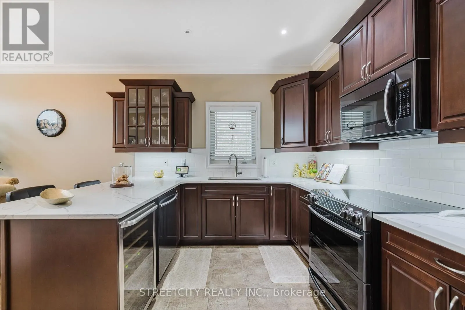 15 - 2615 COLONEL TALBOT ROAD, #15