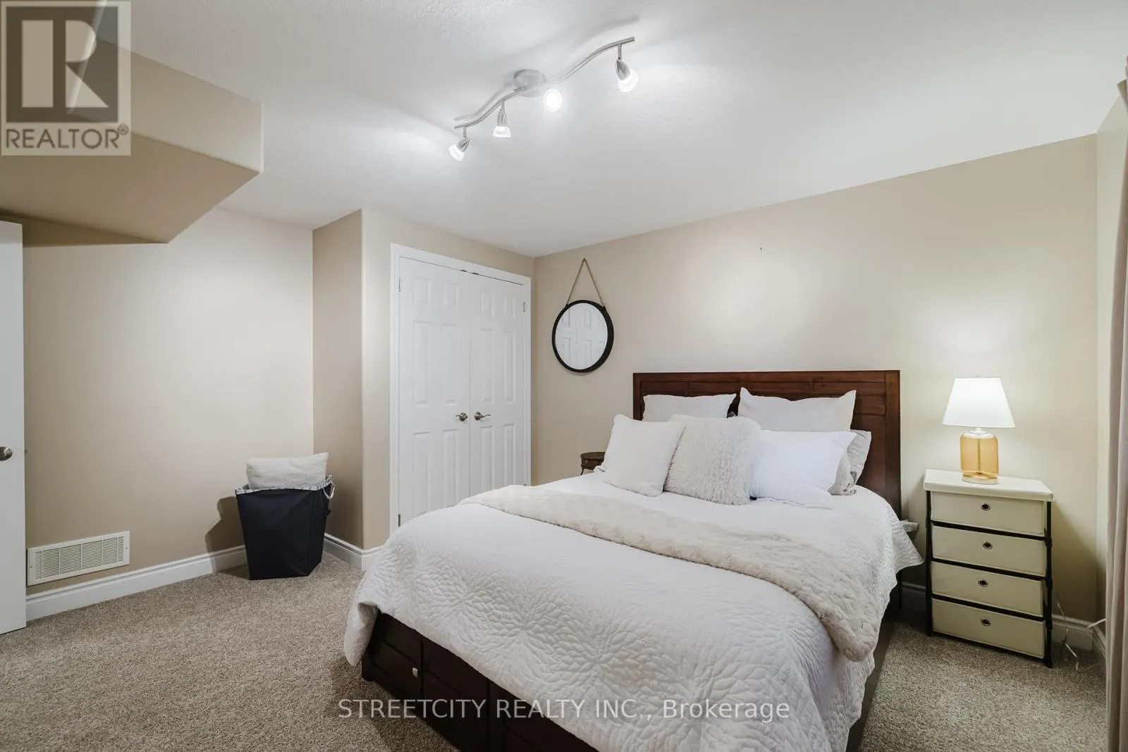 15 - 2615 COLONEL TALBOT ROAD, #15