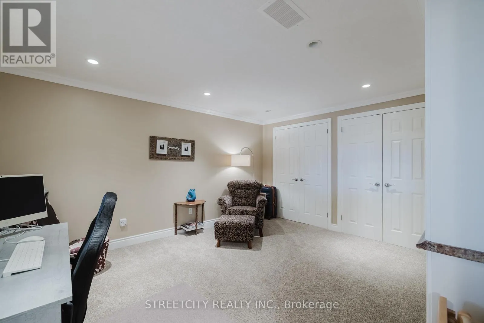 15 - 2615 COLONEL TALBOT ROAD, #15