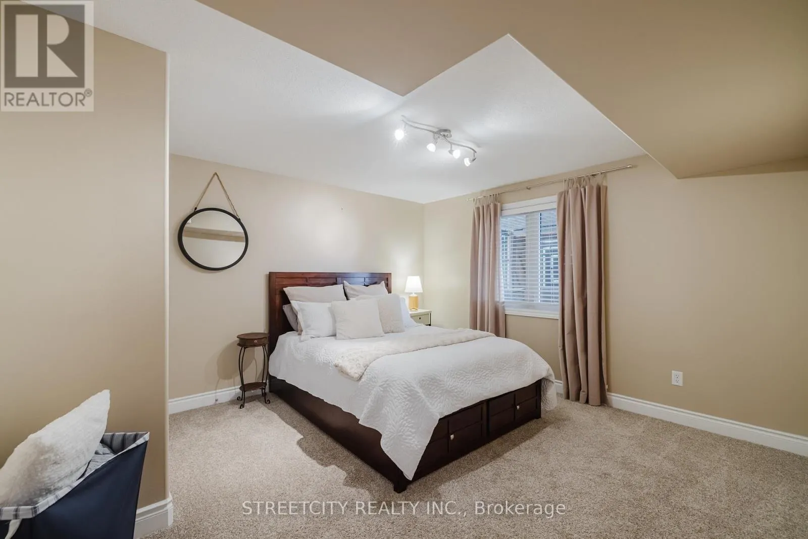 15 - 2615 COLONEL TALBOT ROAD, #15