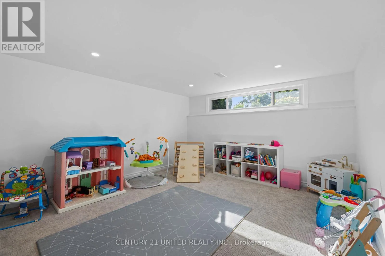 392 WELLINGTON STREET