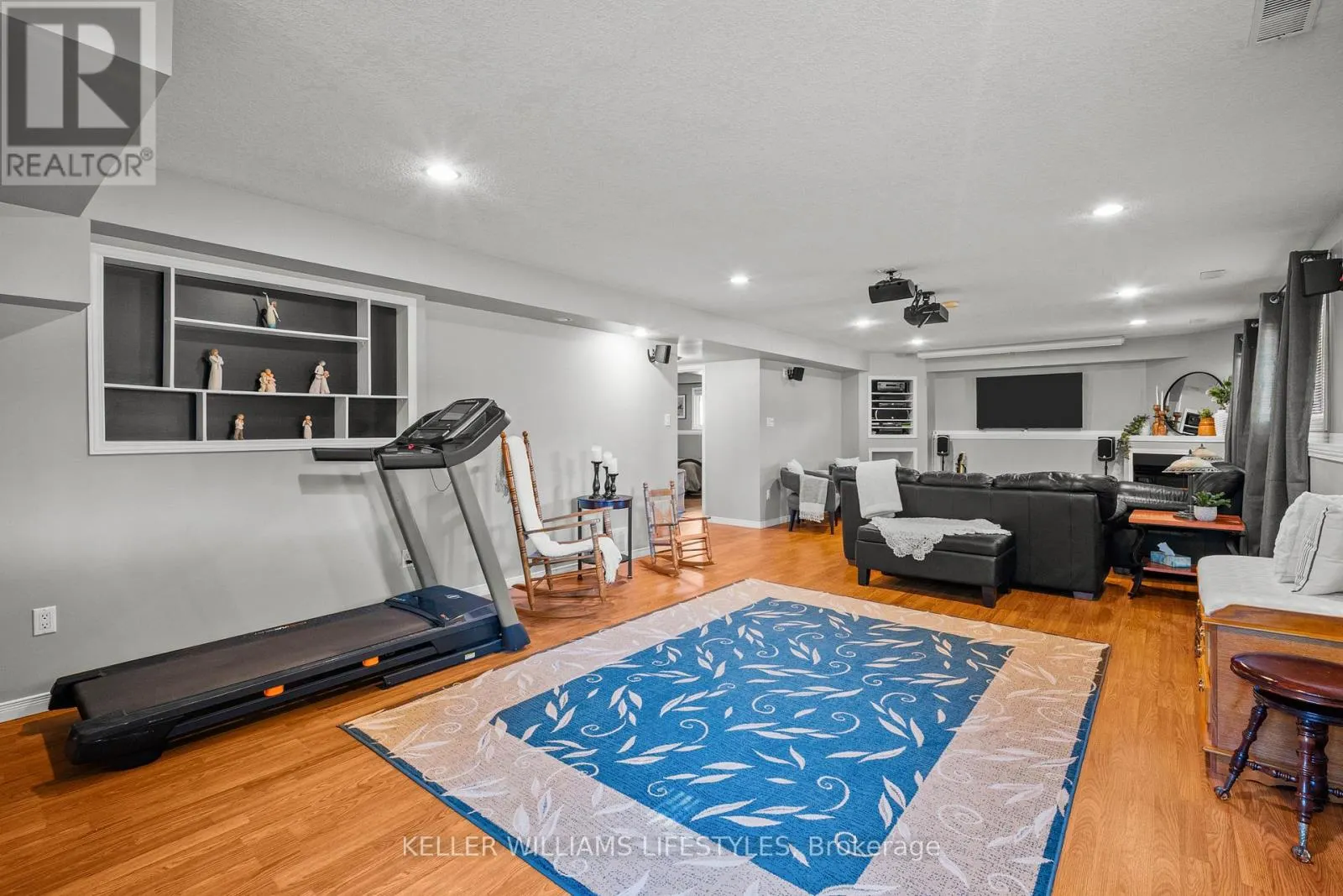 598 HARRIS CIRCLE