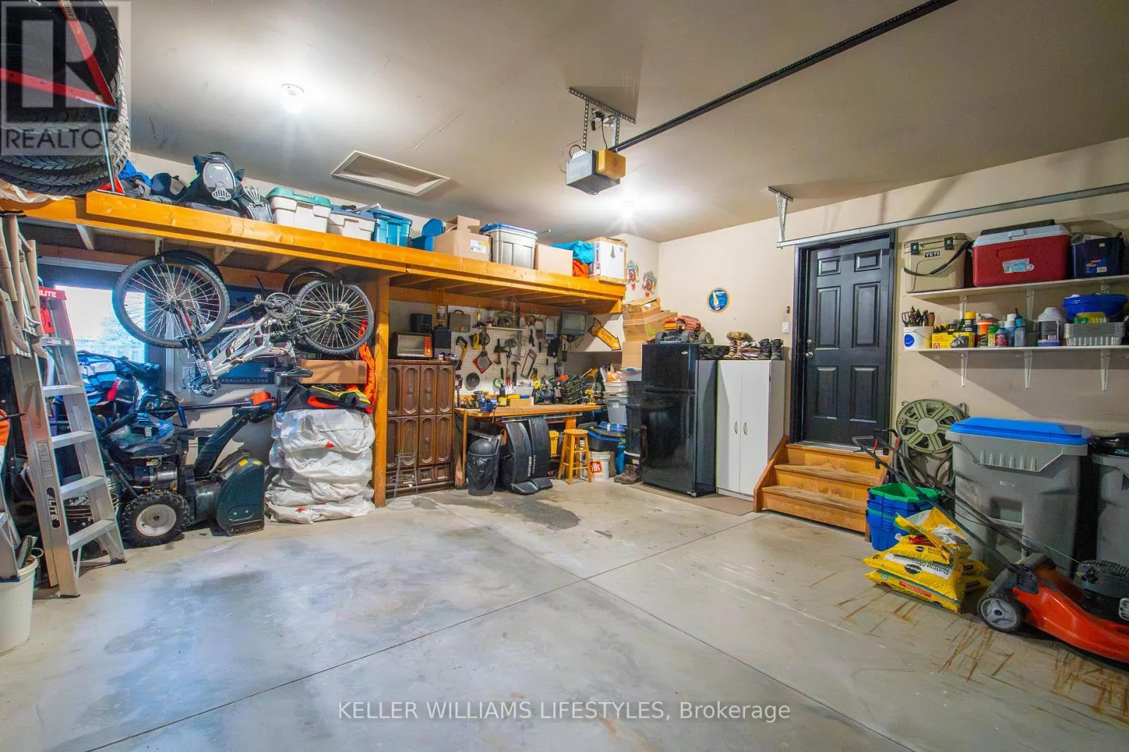 598 HARRIS CIRCLE