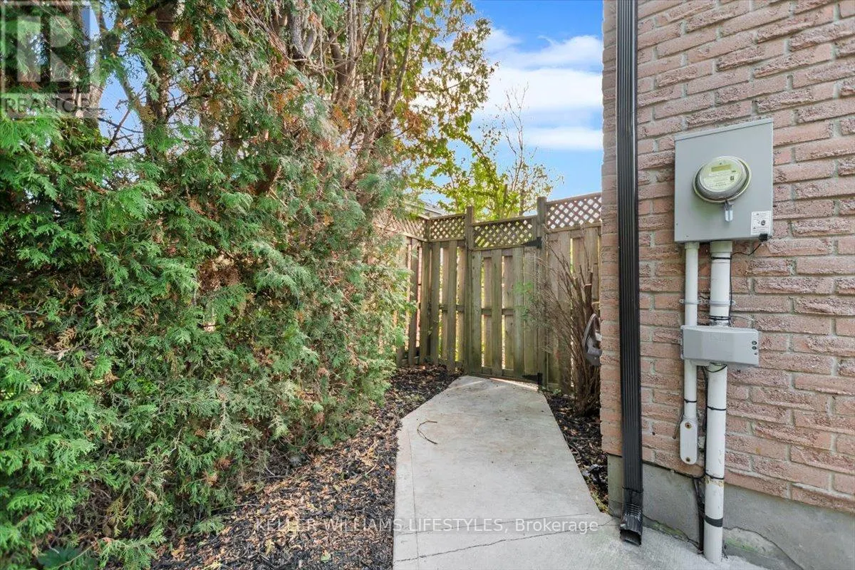 661 LADYBROOK CRESCENT