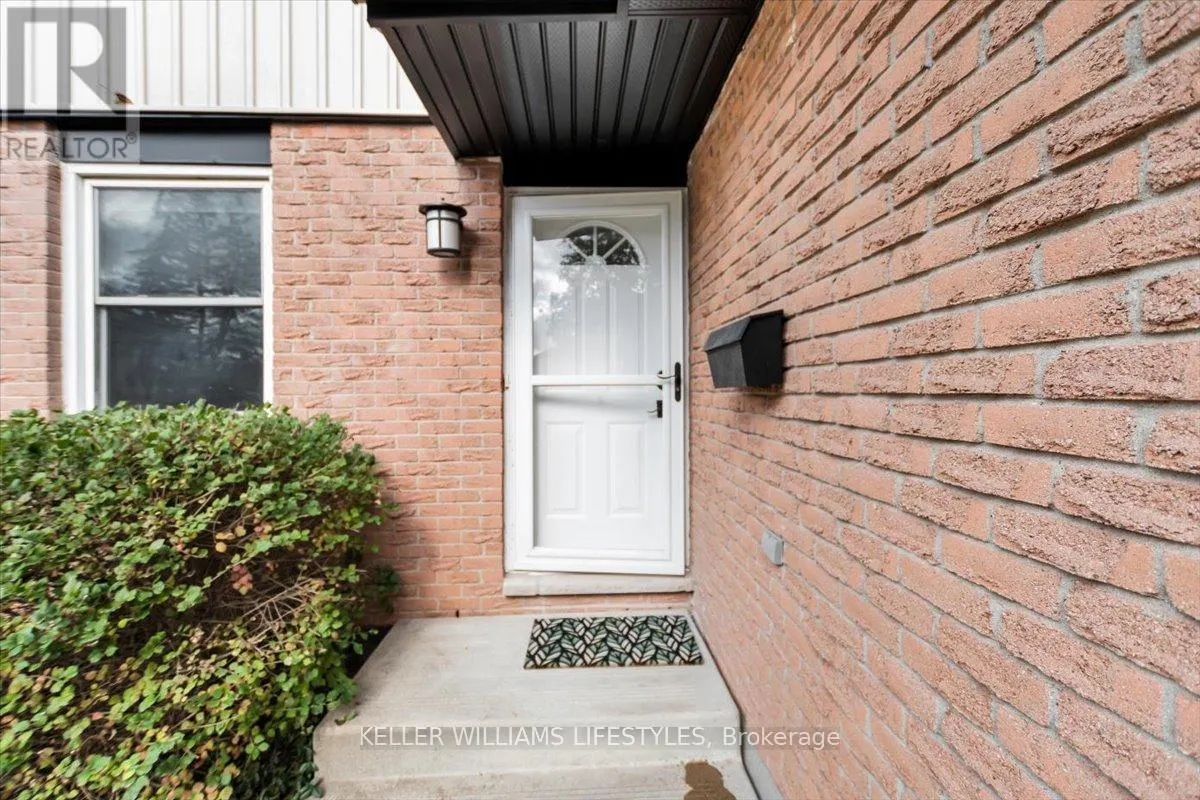 661 LADYBROOK CRESCENT