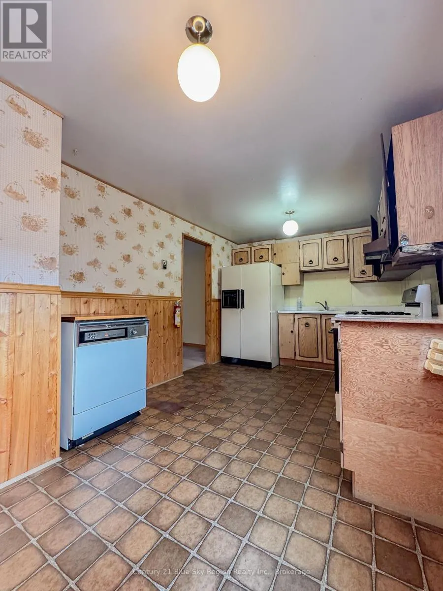 24 - 644 LAKESHORE DRIVE, #24