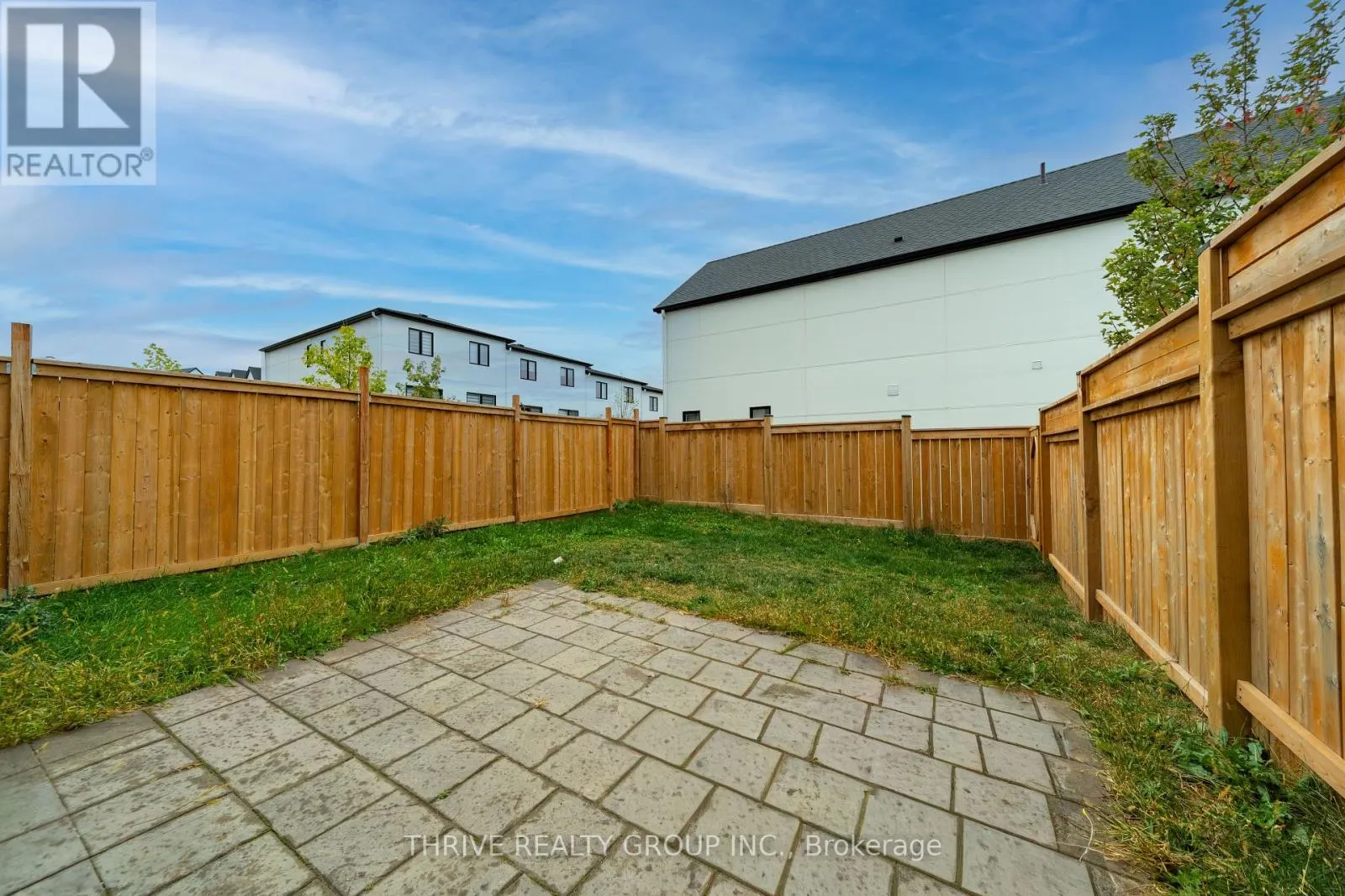 947 UPPERPOINT AVENUE