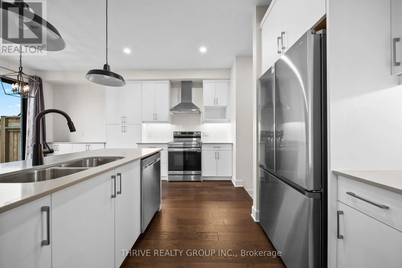 947 UPPERPOINT AVENUE