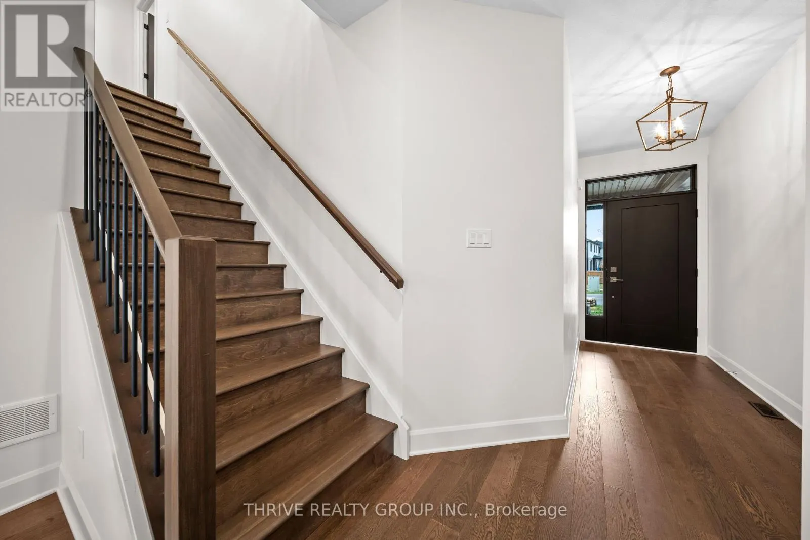 947 UPPERPOINT AVENUE