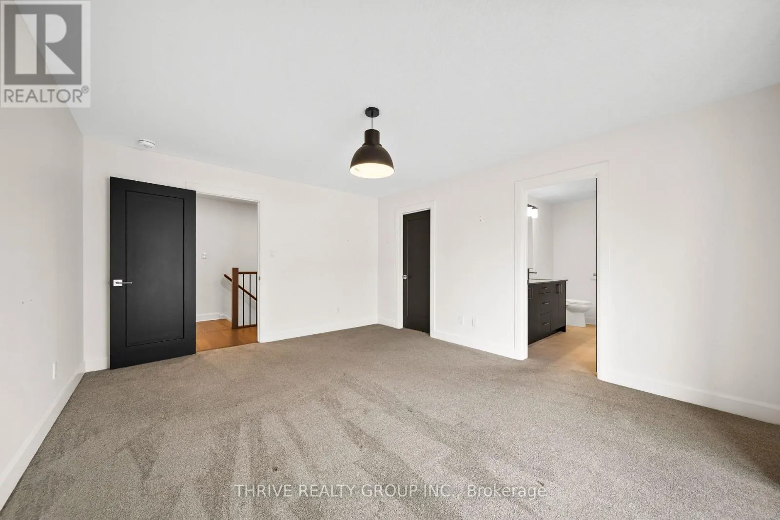 947 UPPERPOINT AVENUE