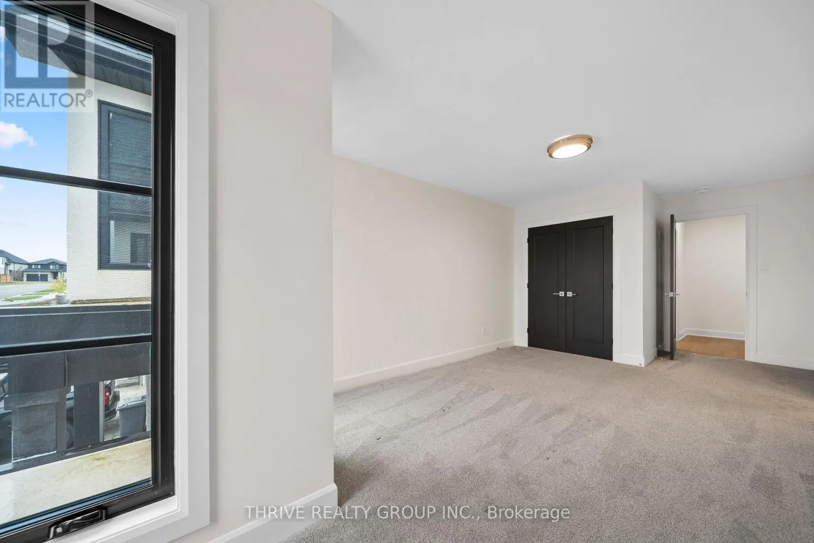 947 UPPERPOINT AVENUE