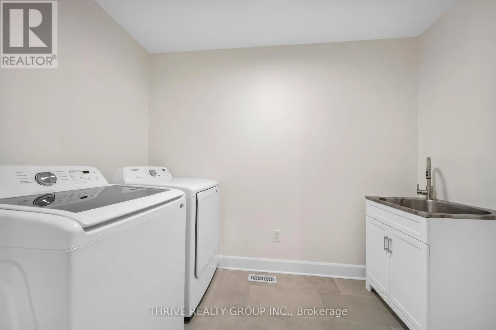947 UPPERPOINT AVENUE