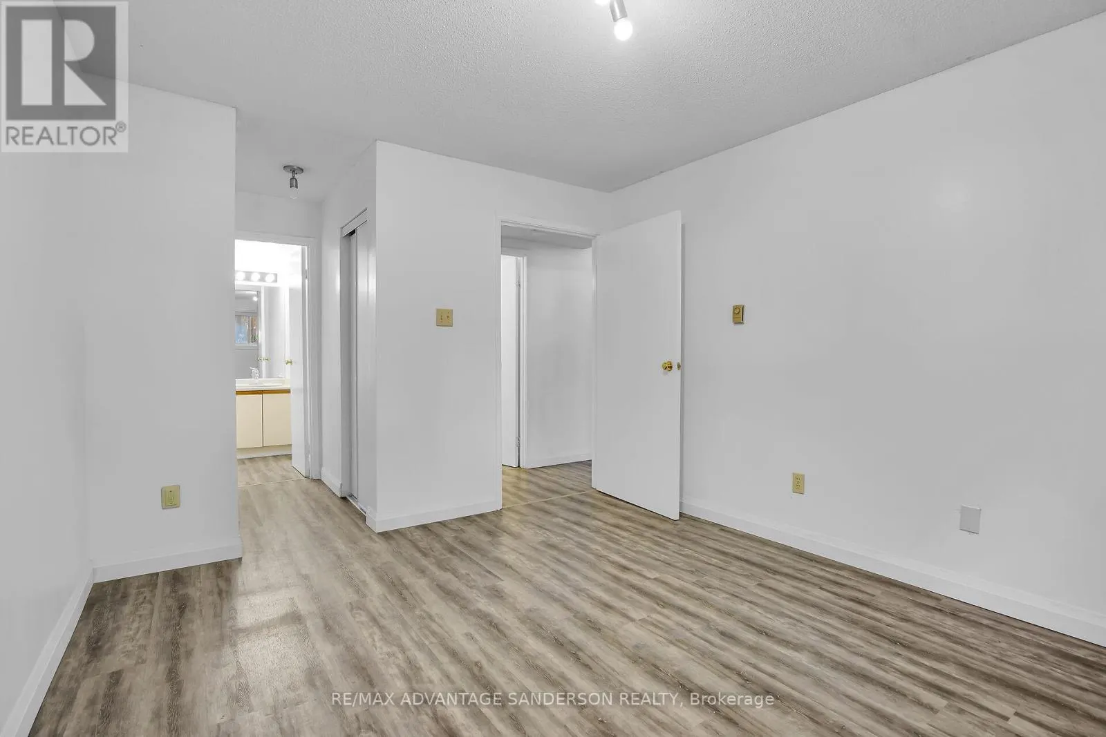 118 - 15 JACKSWAY CRESCENT, #118