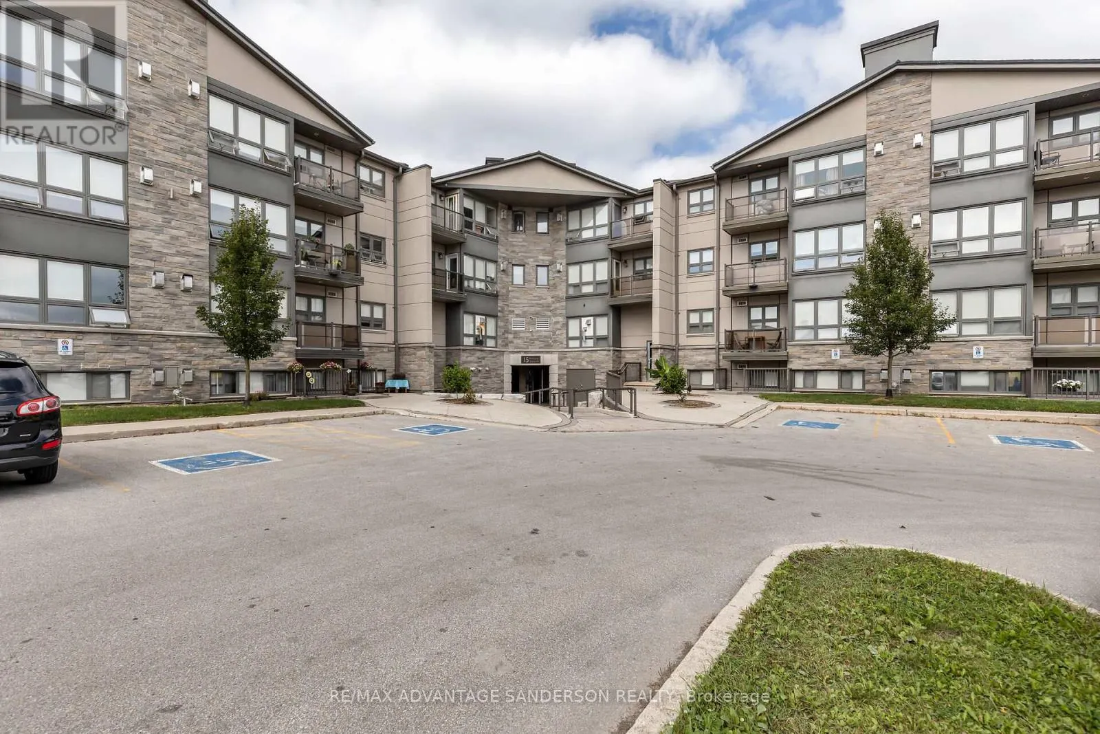 118 - 15 JACKSWAY CRESCENT, #118
