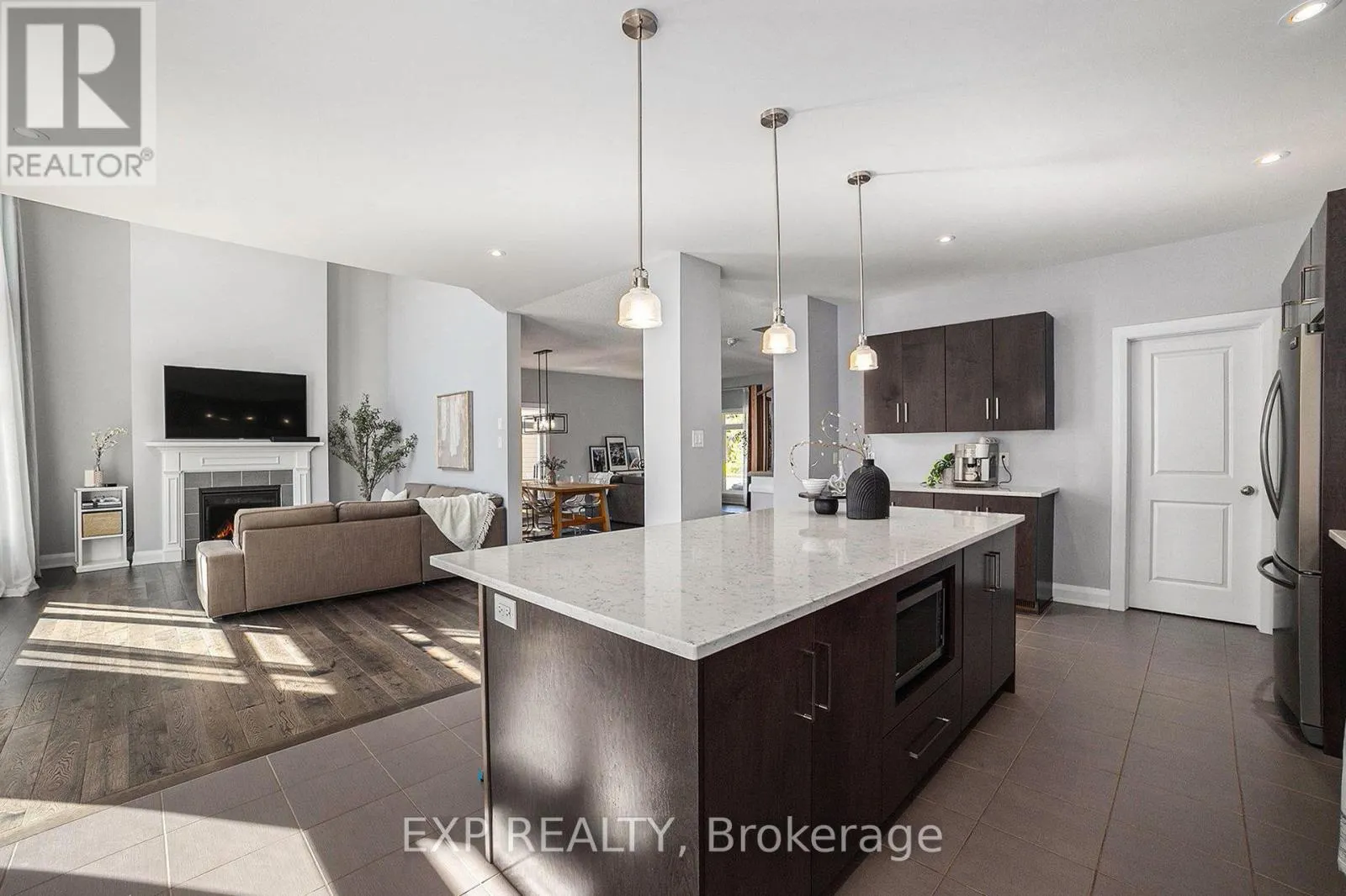 125 STONEMEADOW DRIVE