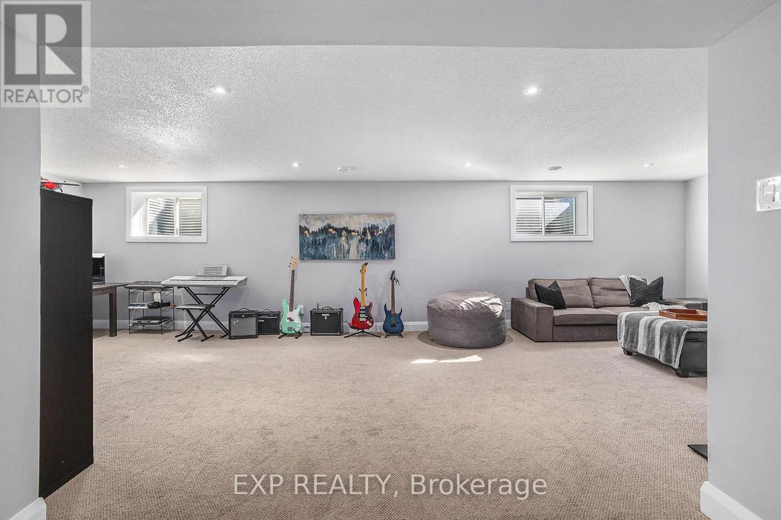 125 STONEMEADOW DRIVE