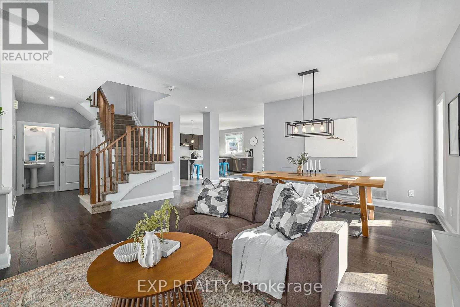 125 STONEMEADOW DRIVE