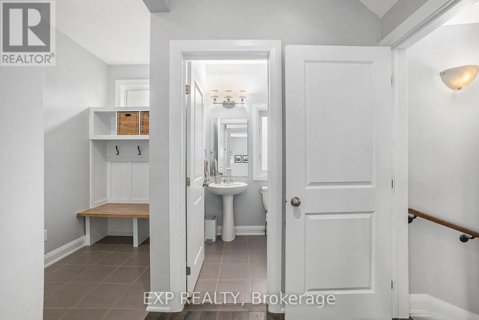 125 STONEMEADOW DRIVE