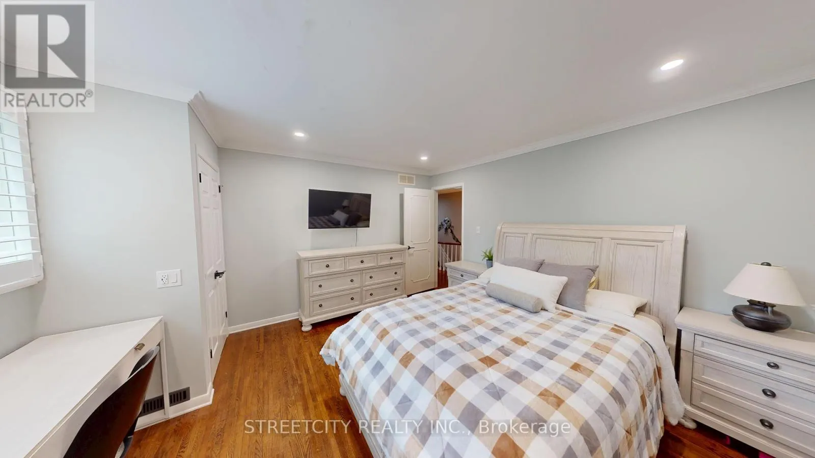 138 GUILDFORD CRESCENT