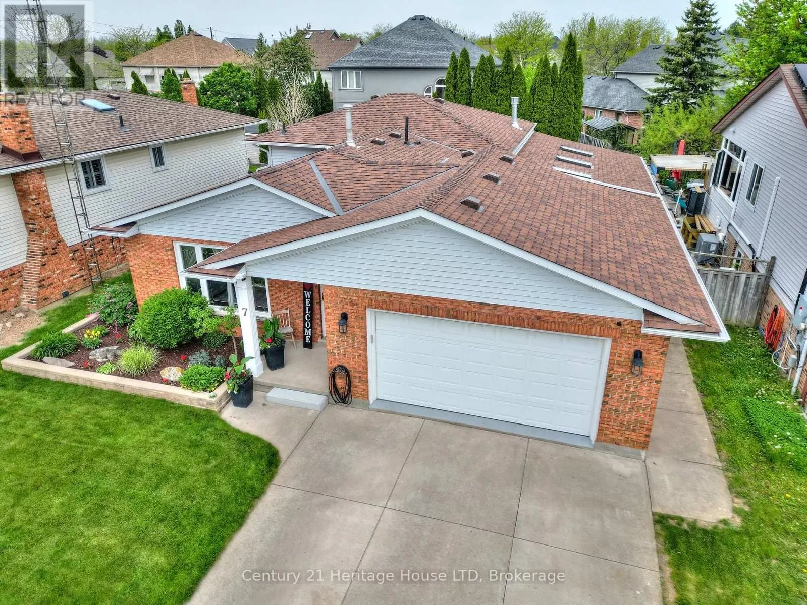 7 HUNTINGTON LANE