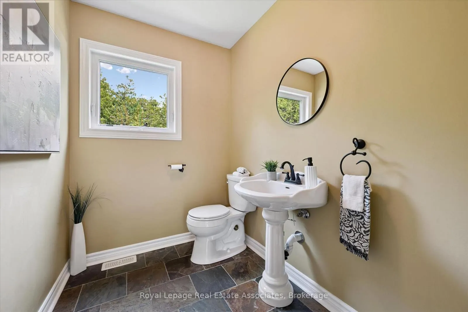 23 BROCK ROAD N