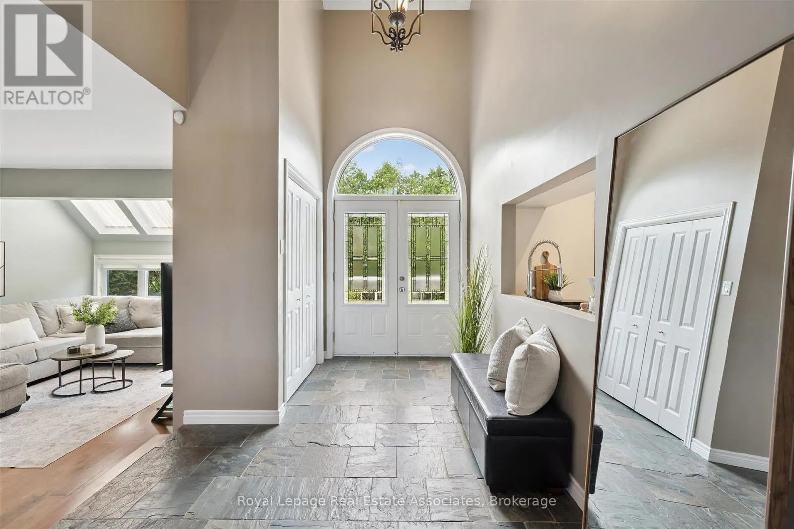 23 BROCK ROAD N