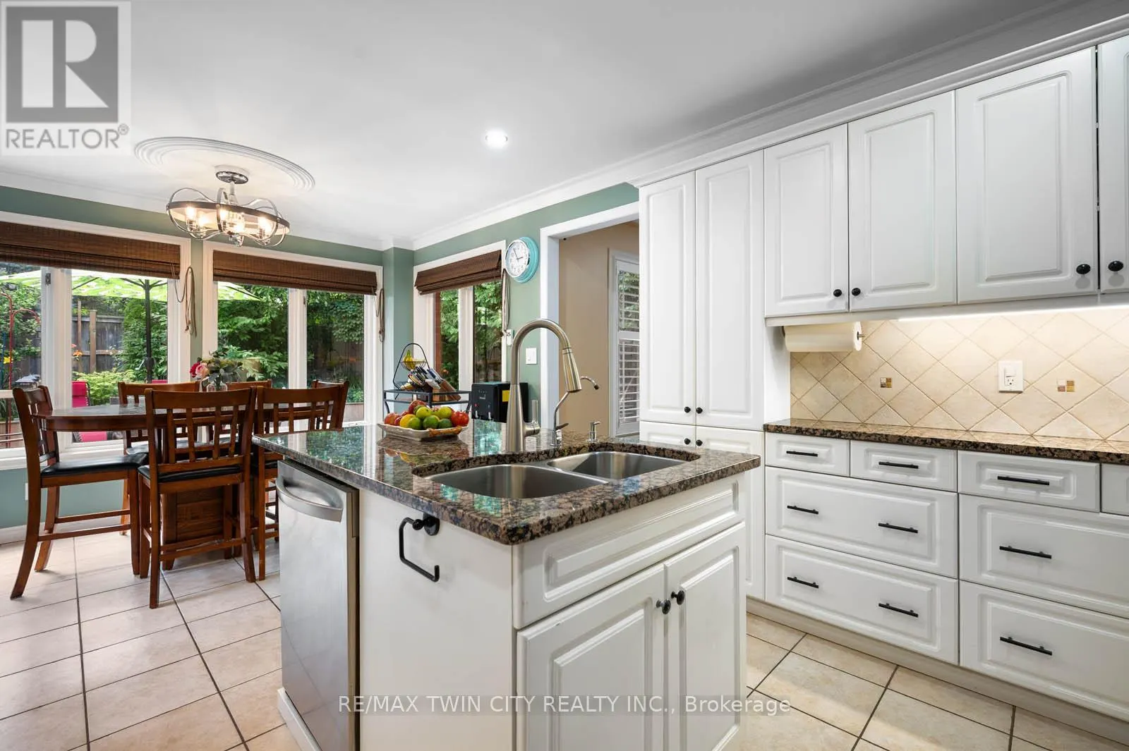 7 CHANDOS DRIVE