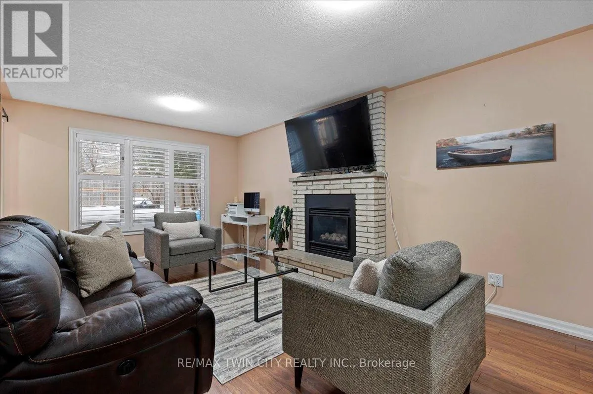 7 CHANDOS DRIVE