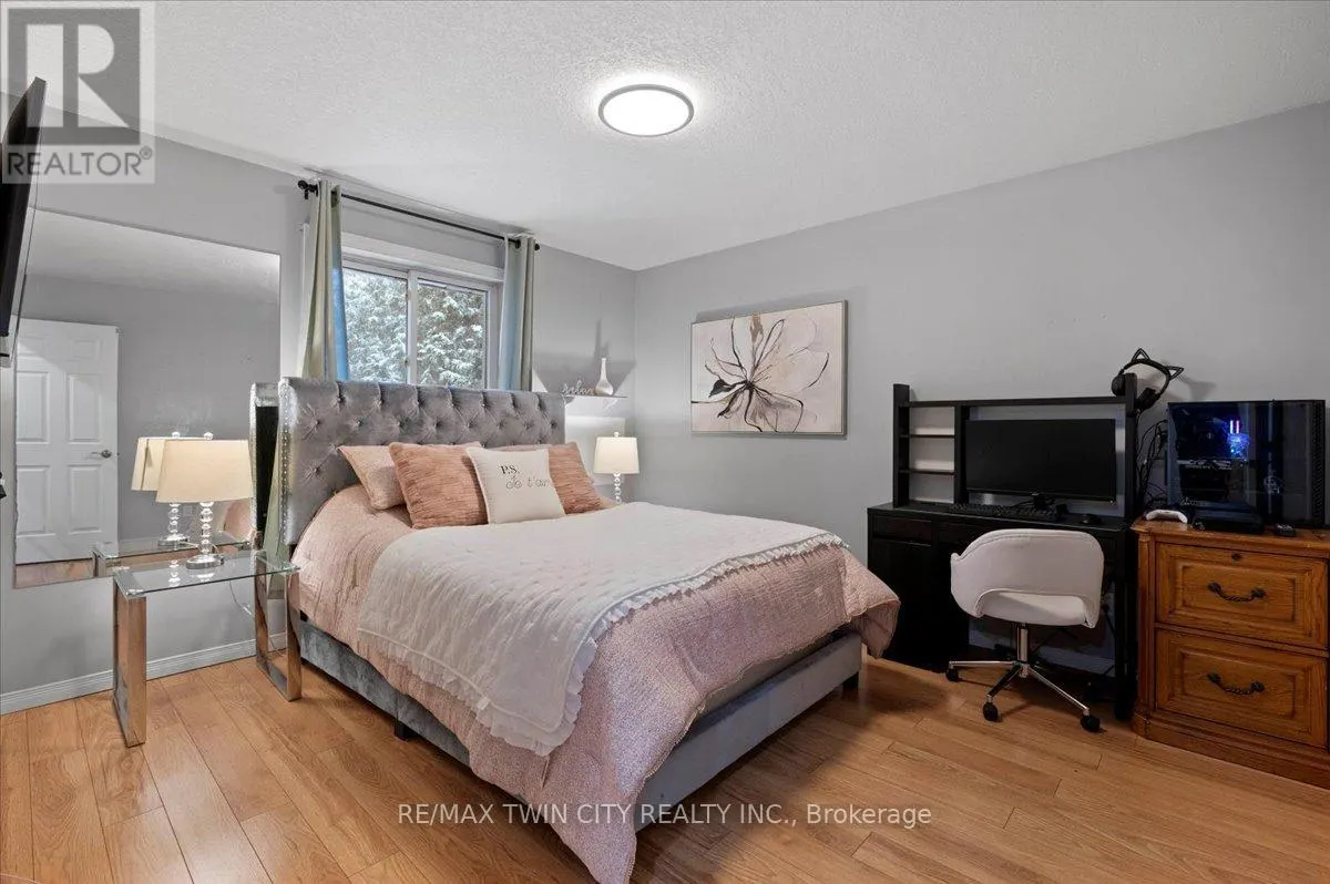 7 CHANDOS DRIVE
