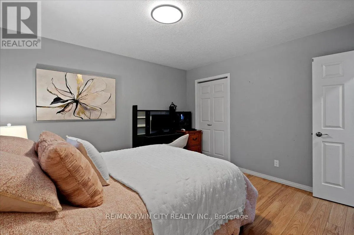 7 CHANDOS DRIVE