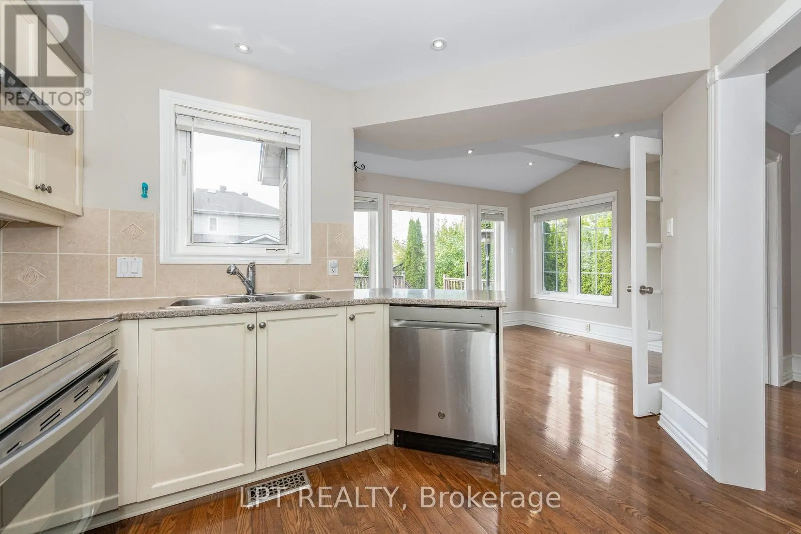 805 SCHOONER CRESCENT