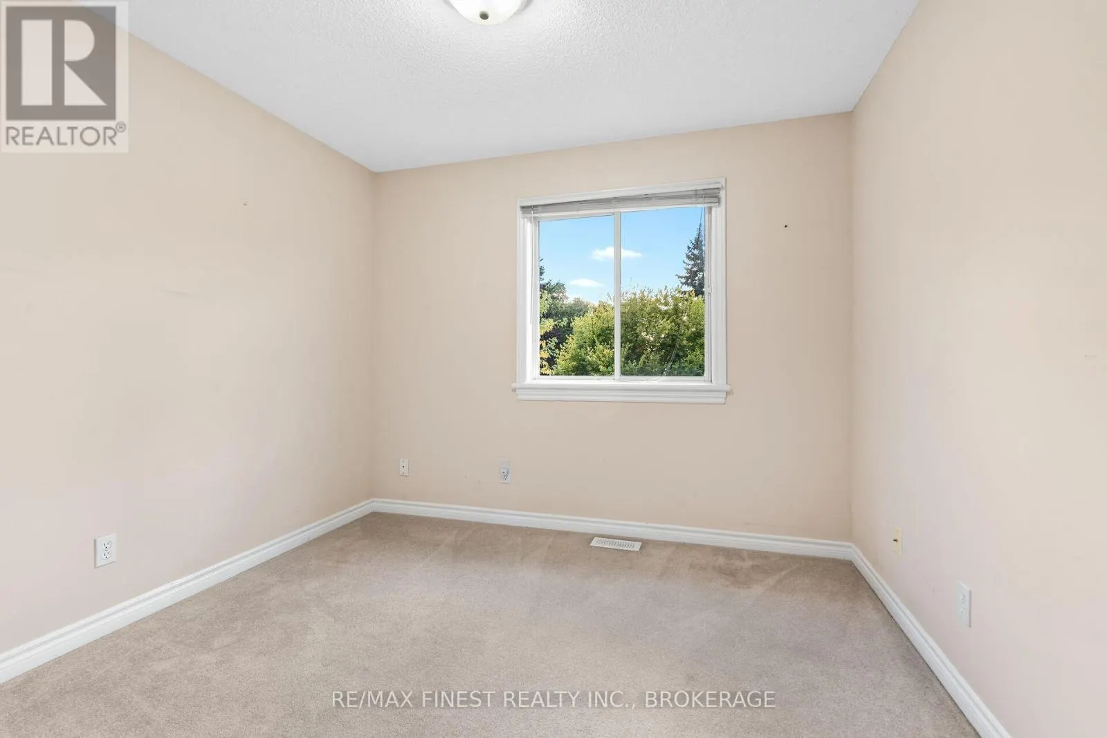 698 MACLEAN COURT