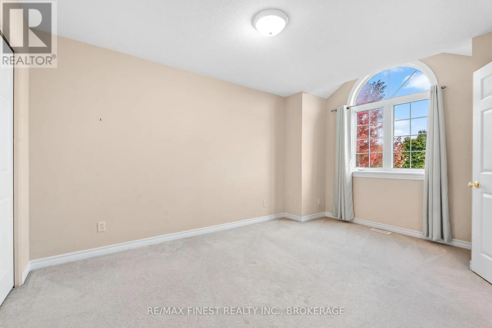 698 MACLEAN COURT