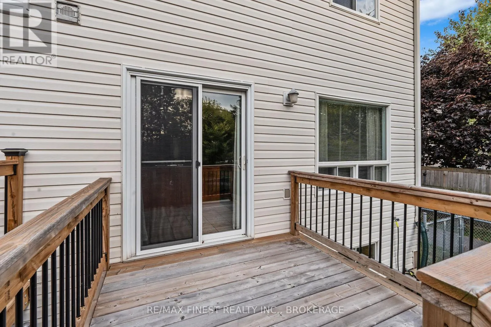 698 MACLEAN COURT