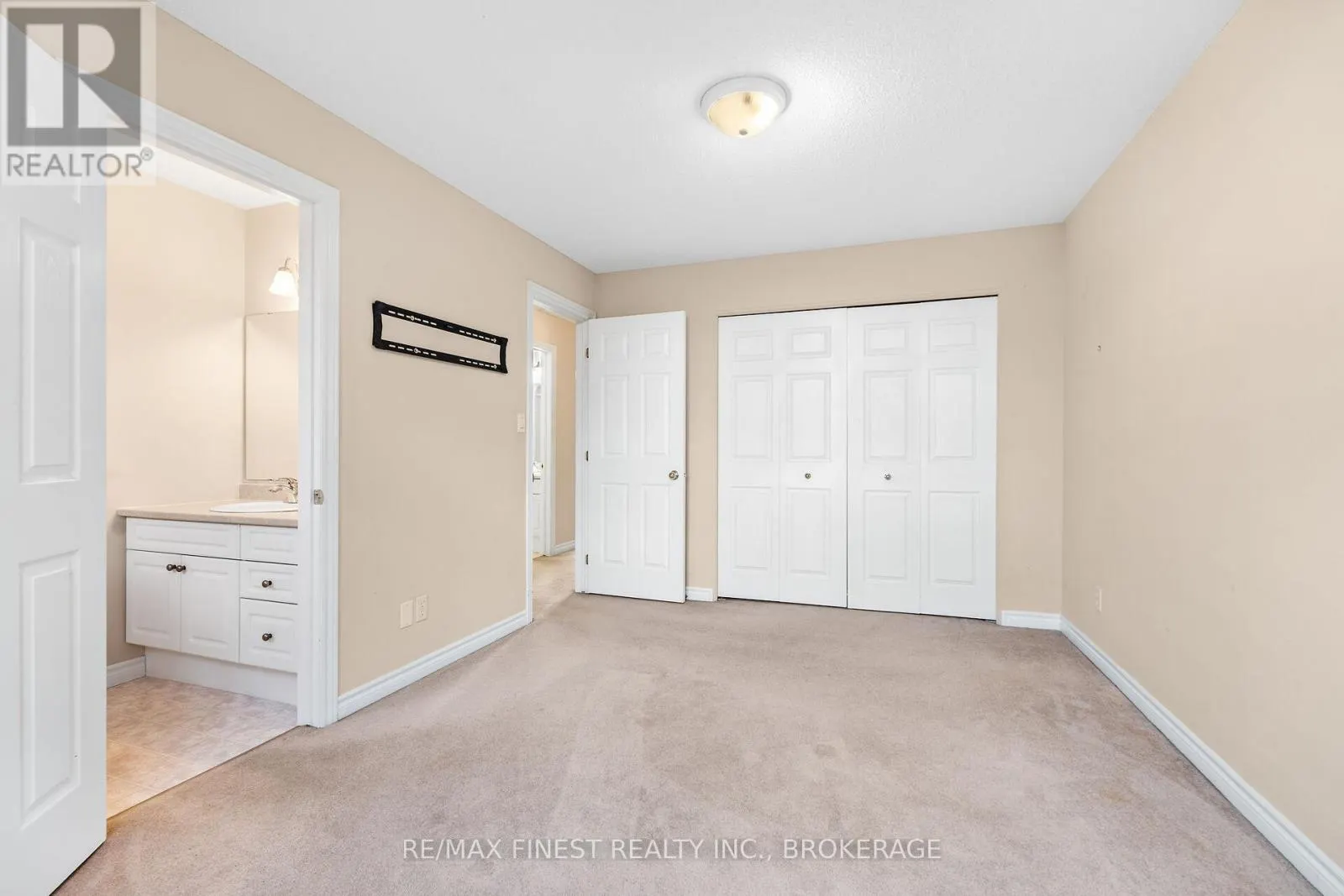 698 MACLEAN COURT