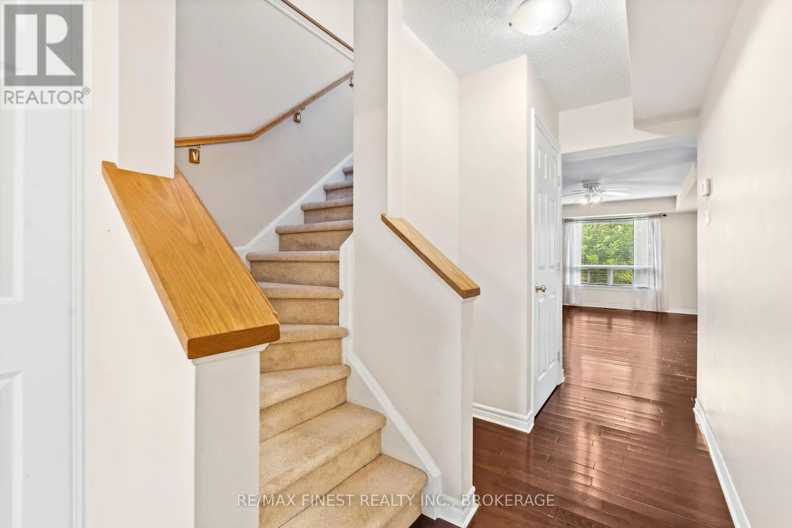 698 MACLEAN COURT