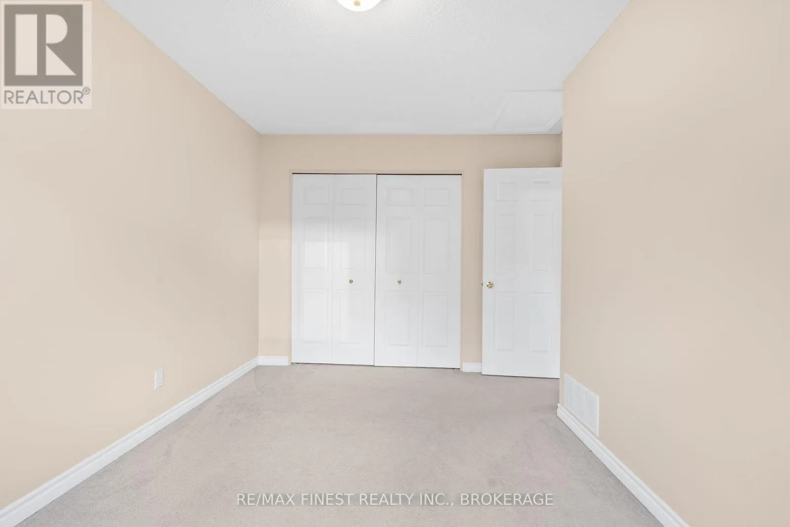 698 MACLEAN COURT