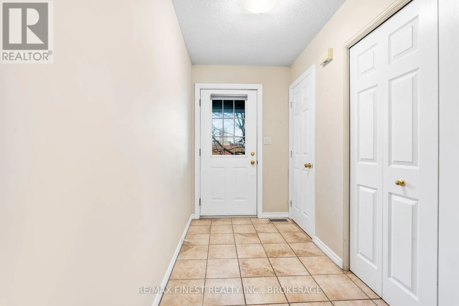 698 MACLEAN COURT